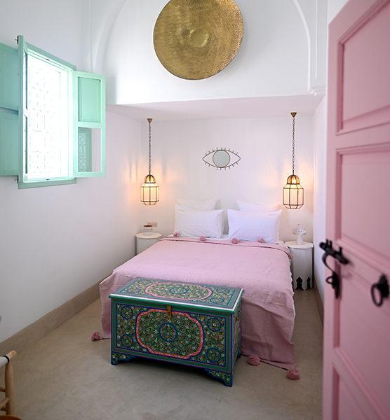 Chambre Yasmine - décor rose et doré